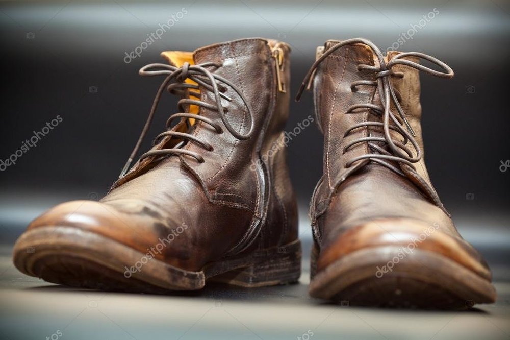 depositphotos_55270565-stock-photo-fashionable-mens-leather-shoes-on.jpg